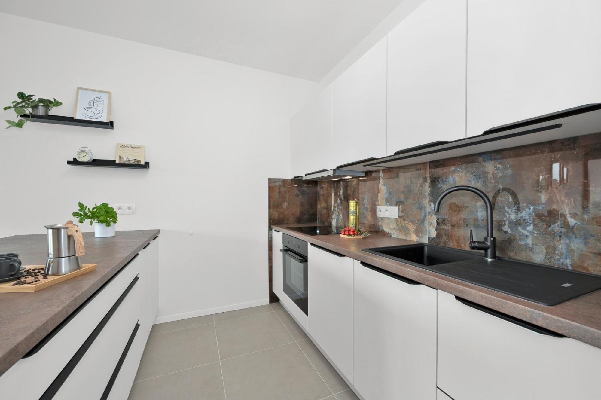 Fully Equipped Apartments With Terraces, Free Garage Parking, Netflix & Ac - By Apartmany Slapanice Cz Exterior foto