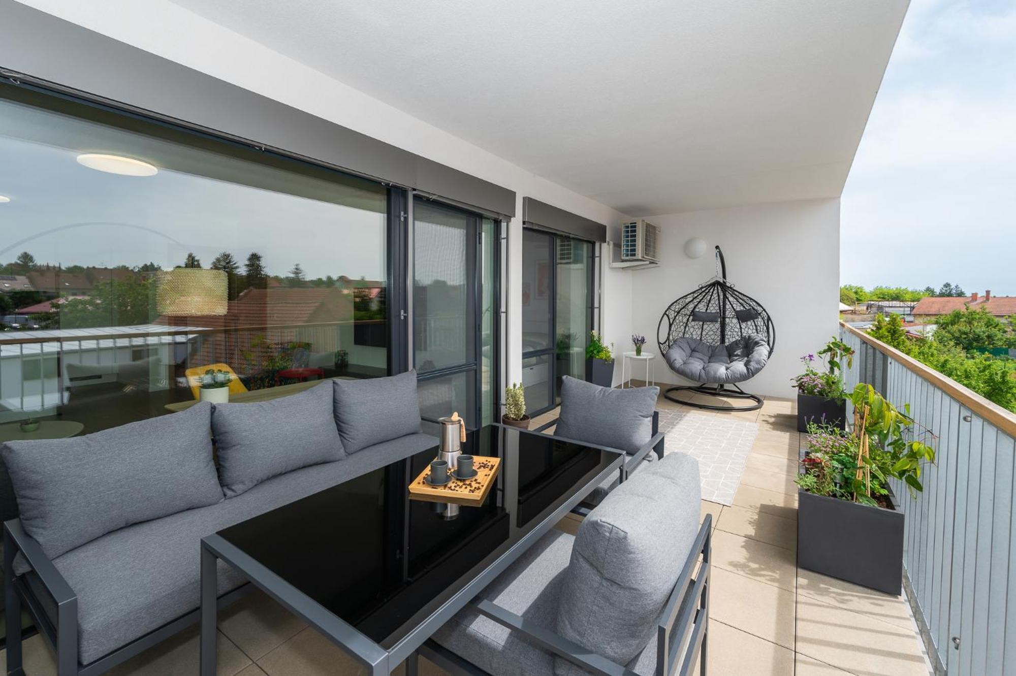 Fully Equipped Apartments With Terraces, Free Garage Parking, Netflix & Ac - By Apartmany Slapanice Cz Exterior foto