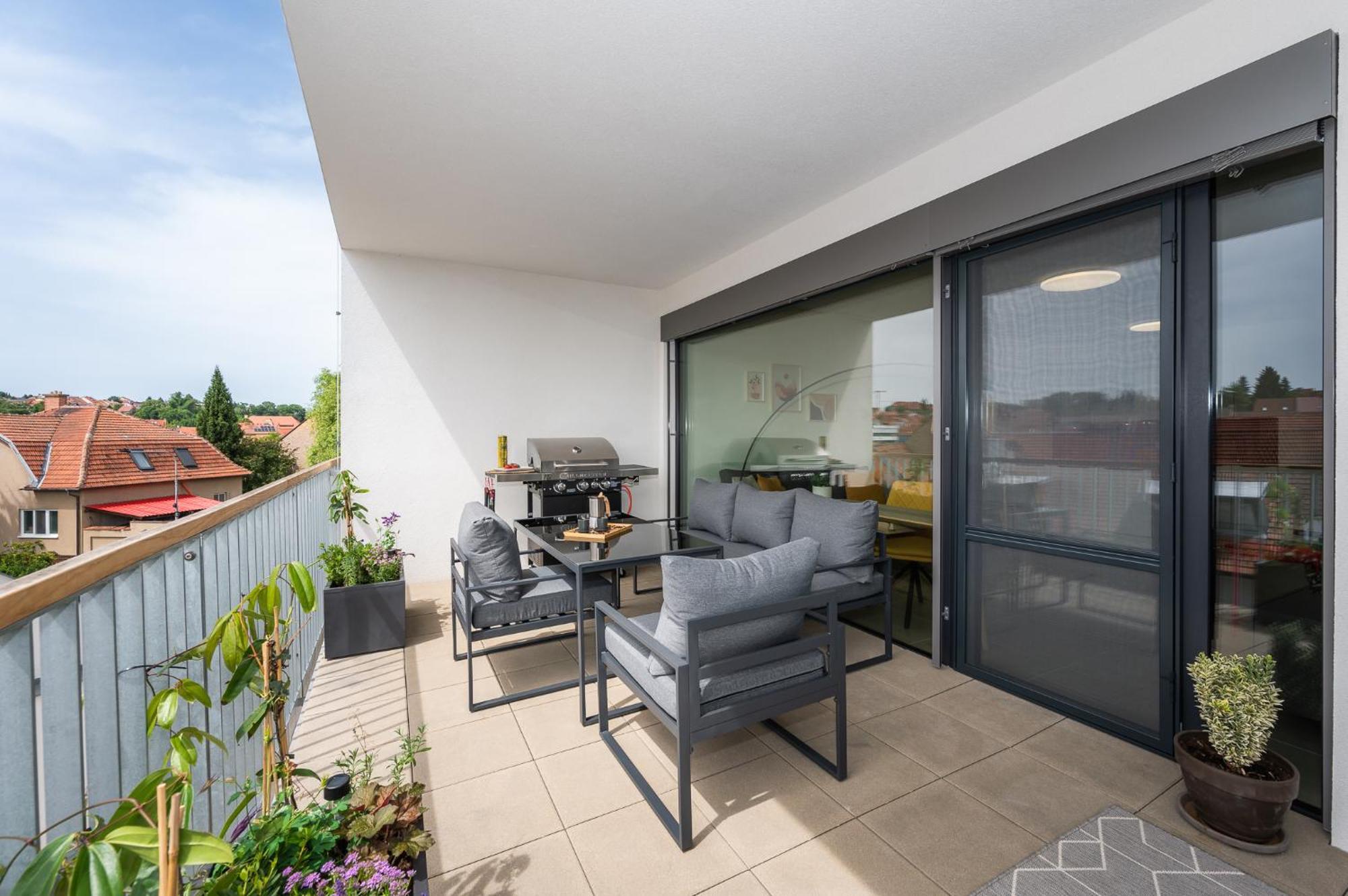 Fully Equipped Apartments With Terraces, Free Garage Parking, Netflix & Ac - By Apartmany Slapanice Cz Exterior foto