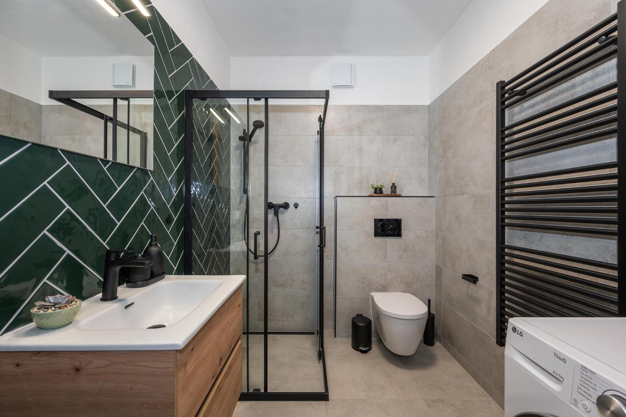 Fully Equipped Apartments With Terraces, Free Garage Parking, Netflix & Ac - By Apartmany Slapanice Cz Exterior foto